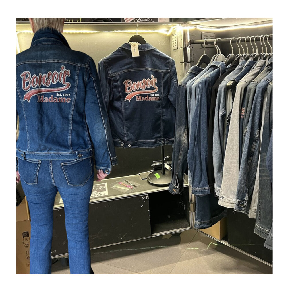 Second hand cowboy jakker med Bonsoir tryk - sælges kun ved koncerter - Pris 300-450 kr